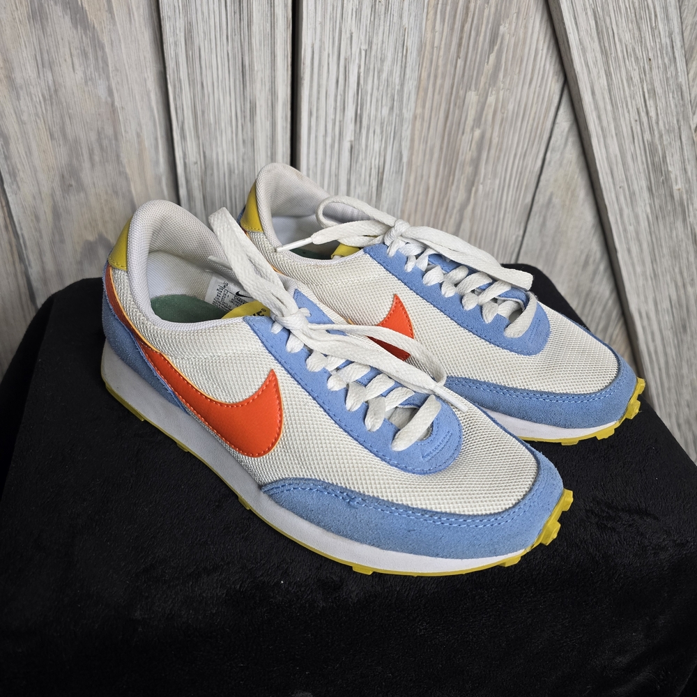 Nike Waffle Trainer 2 SE Sneakers – Women’s Size 6